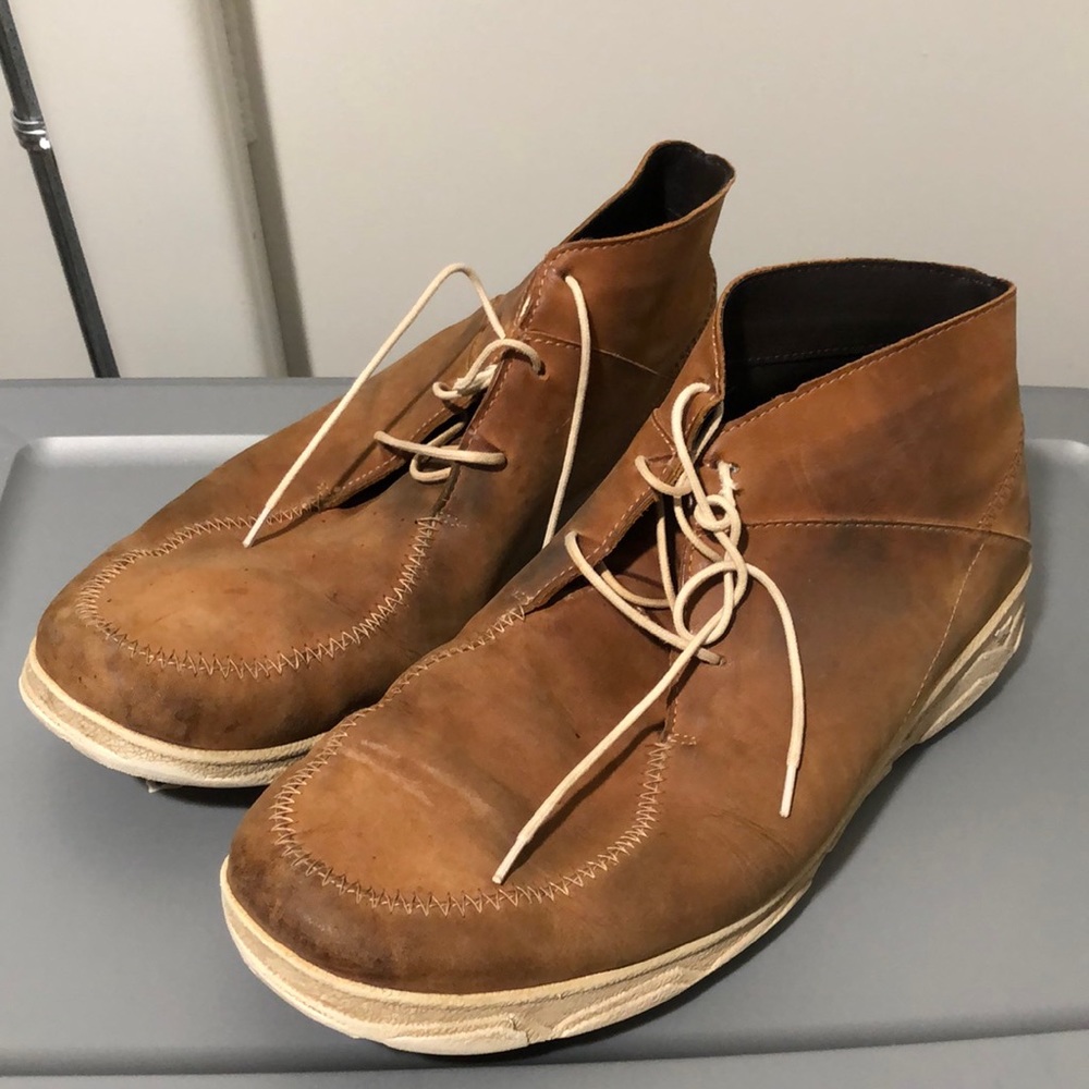 Moc shoes, lots of life left. Signs of age but very comfy.